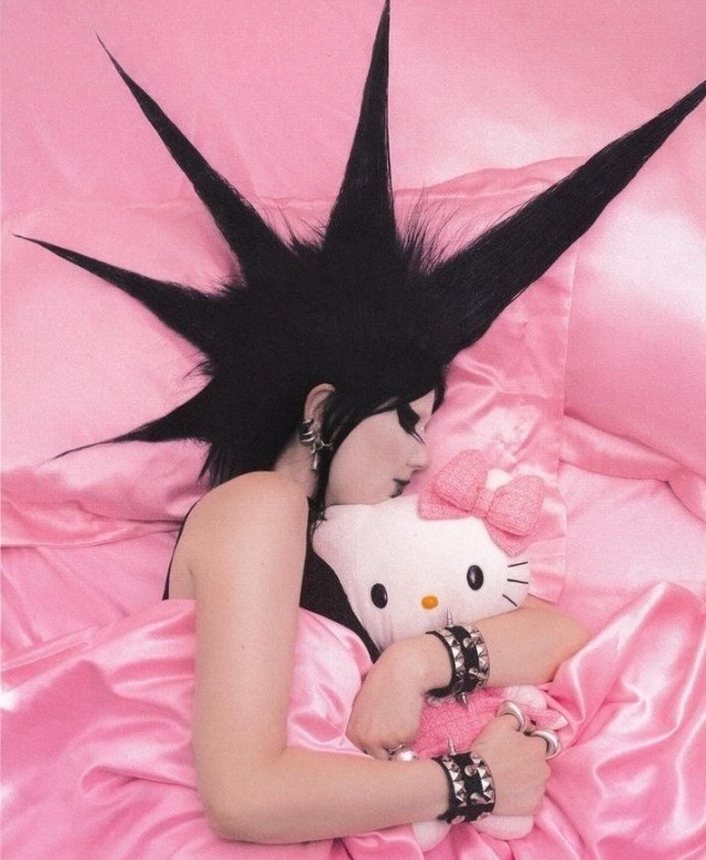 XxPOSERxX (@xxscenekweenxx) on Twitter photo 