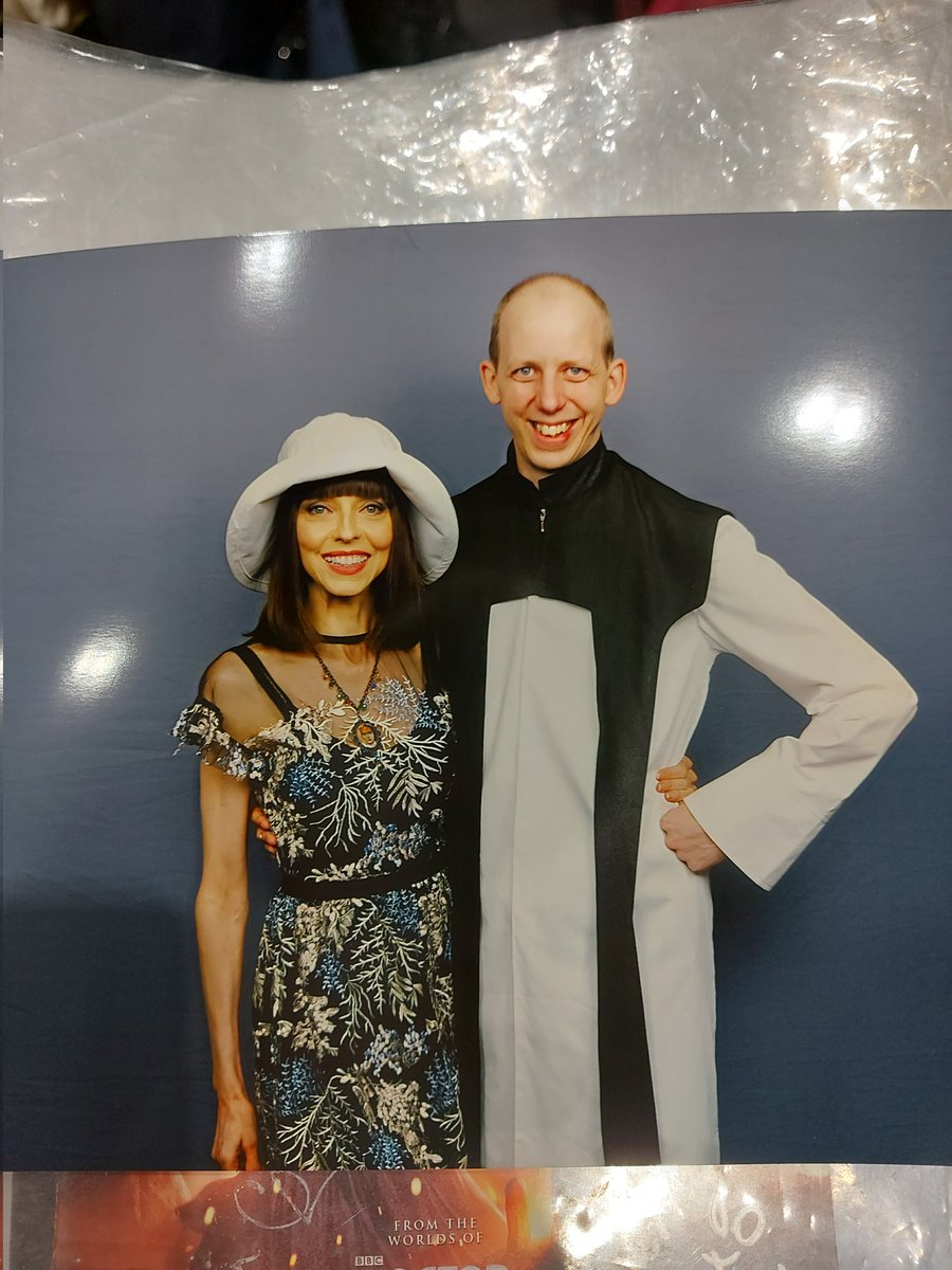 doctor_winter's tweet photo. Met #JulietLandau (Romana 3) at #fortheloveoffantasy who then invited us to her screening of her film, #APlaceAmongTheDead later that evening so we ended up travelling with her &amp; others on the train dressed as #Narvin &amp; #Romana resulting in a very unique Saturday night out. https://t.co/emuGKbUBit