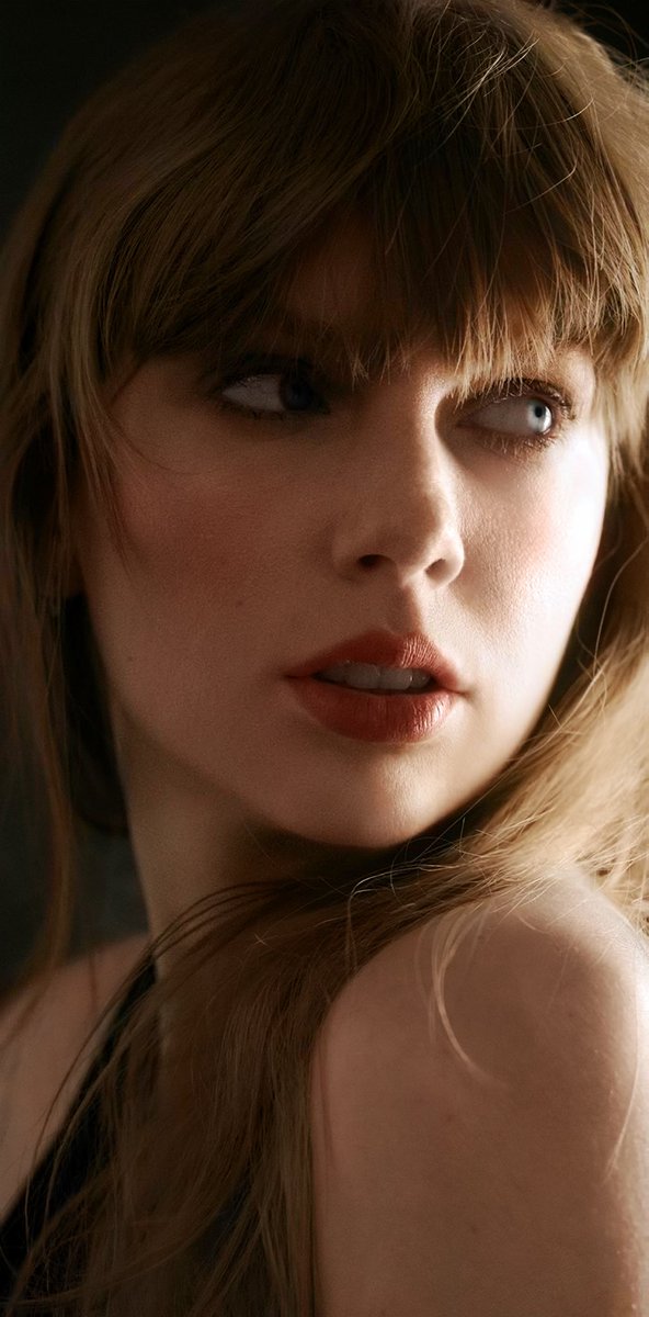 updateswiftbr's tweet photo. Taylor Alison Swift. https://t.co/1cWsfRS4fa