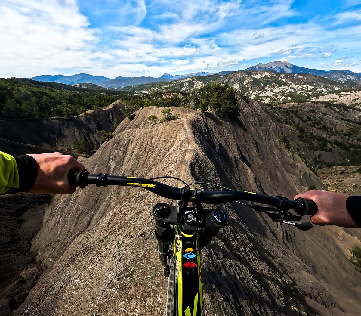 GoPro's tweet photo. Photo of the Day: Margin for error? Stefano Tamboloni's never heard of it 😤 This classic french trail ride earned him a $250 GoPro Award after submitting to https://t.co/H3ZaAJ73rF.

#GoProFR #GoPro #GoProMTB #MTB #Bike #Heights https://t.co/9ewe7WcPRI