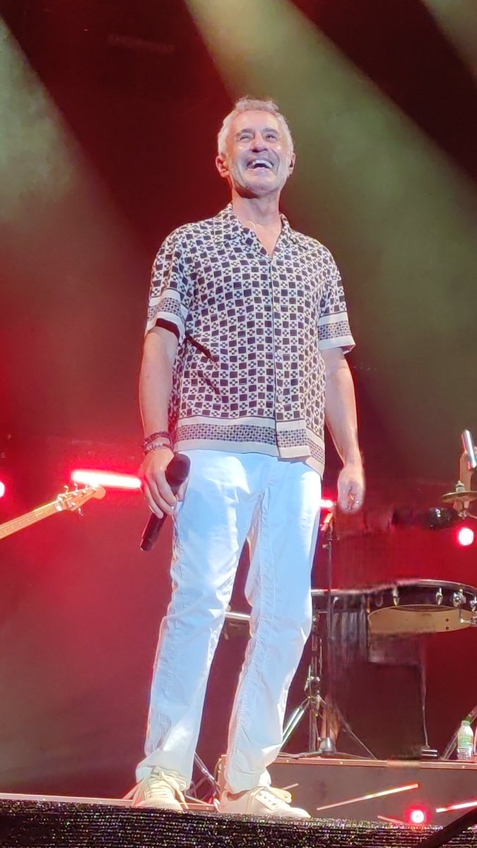 Mpenper74's tweet photo. Gracias @SDalmaoficial por esta #girasonrieporqueestasenlafoto! Asistir a 12 de tus conciertos ha sido una experiencia inolvidable. He reído, cantado, bailado y disfrutado cada momento al máximo. Gracias por regalarnos noches llenas de música y emociones.
Nos vemos en Córdoba! 👏🏻 https://t.co/koi6u9orG1