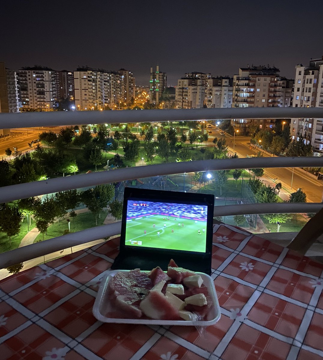 Atanmışım. Ailemle problemlerim yok. Sağlığım yerimde. Tek derdim şuan tuttuğum takımın yenmesi. 😇