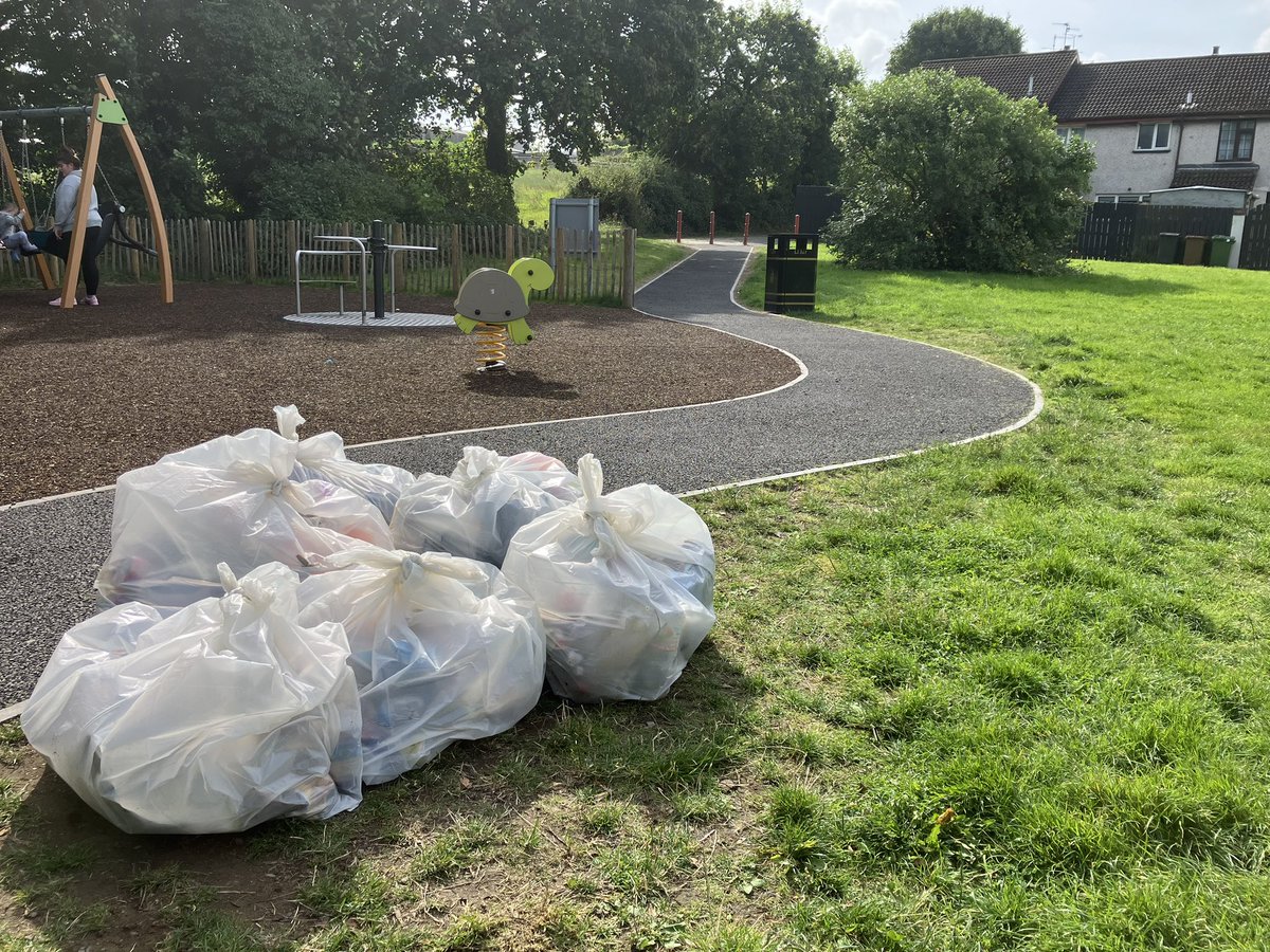 CEA_NIRL's tweet photo. 10 amazing volunteers spent 2hrs clearing up a local park: 6 large bags, 3 footballs, 1 bike frame, 1 bike wheel, 1 basketball net and stand 😡

Hopefully it stays like this for the foreseeable future 🤞

@abcb_council https://t.co/Y2L8W3zFWX