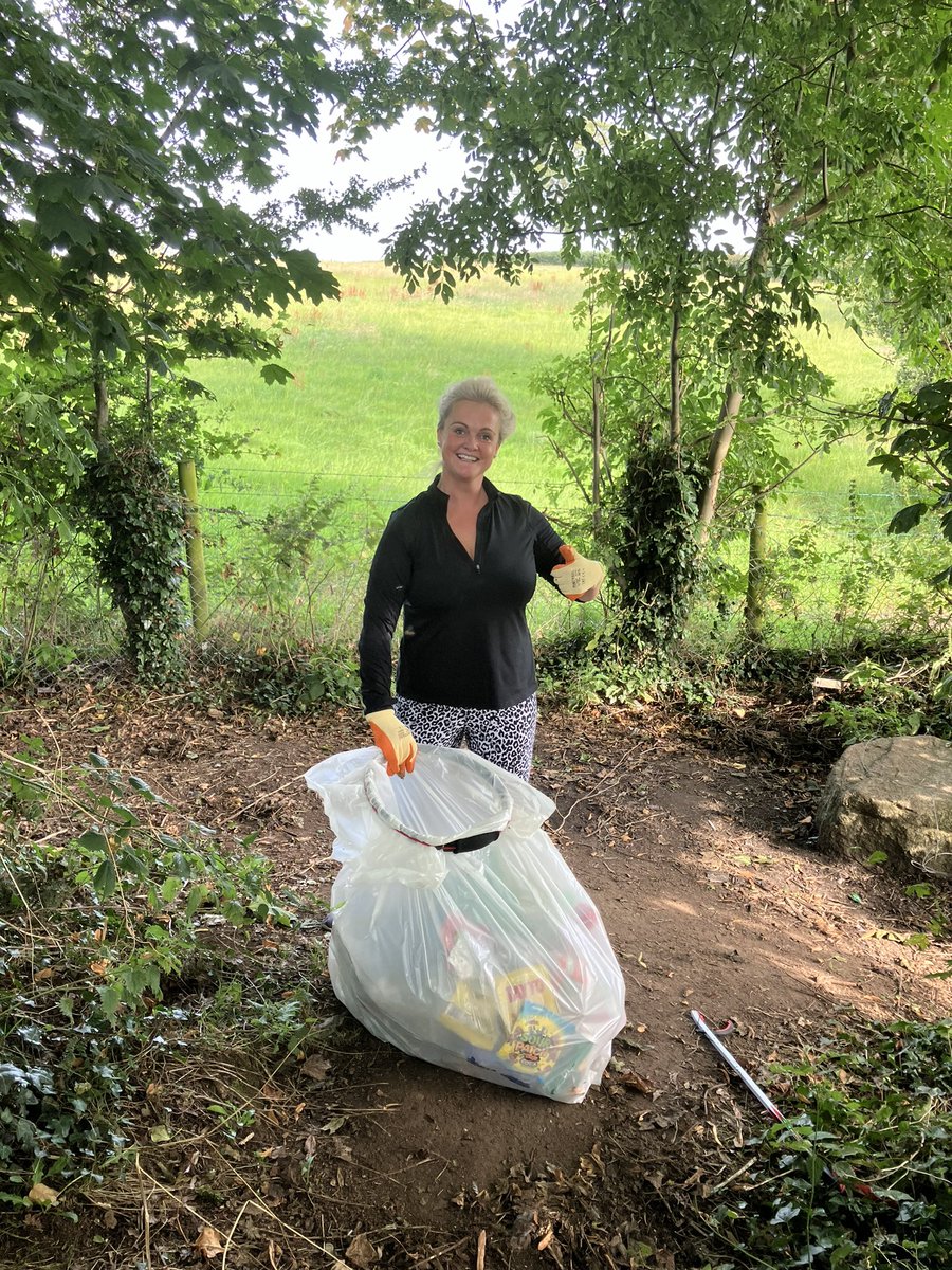 CEA_NIRL's tweet photo. 10 amazing volunteers spent 2hrs clearing up a local park: 6 large bags, 3 footballs, 1 bike frame, 1 bike wheel, 1 basketball net and stand 😡

Hopefully it stays like this for the foreseeable future 🤞

@abcb_council https://t.co/Y2L8W3zFWX