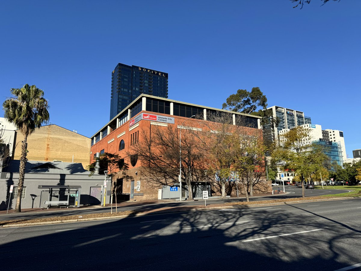 's tweet image. Zooming into the future with the iPhone 15 Pro Max! 🍎 The power of its camera brings every detail to life, no matter the distance. #iPhone15ProMax #MobilePhotography #ZoomMagic #AppleInnovation #Apple #Photography