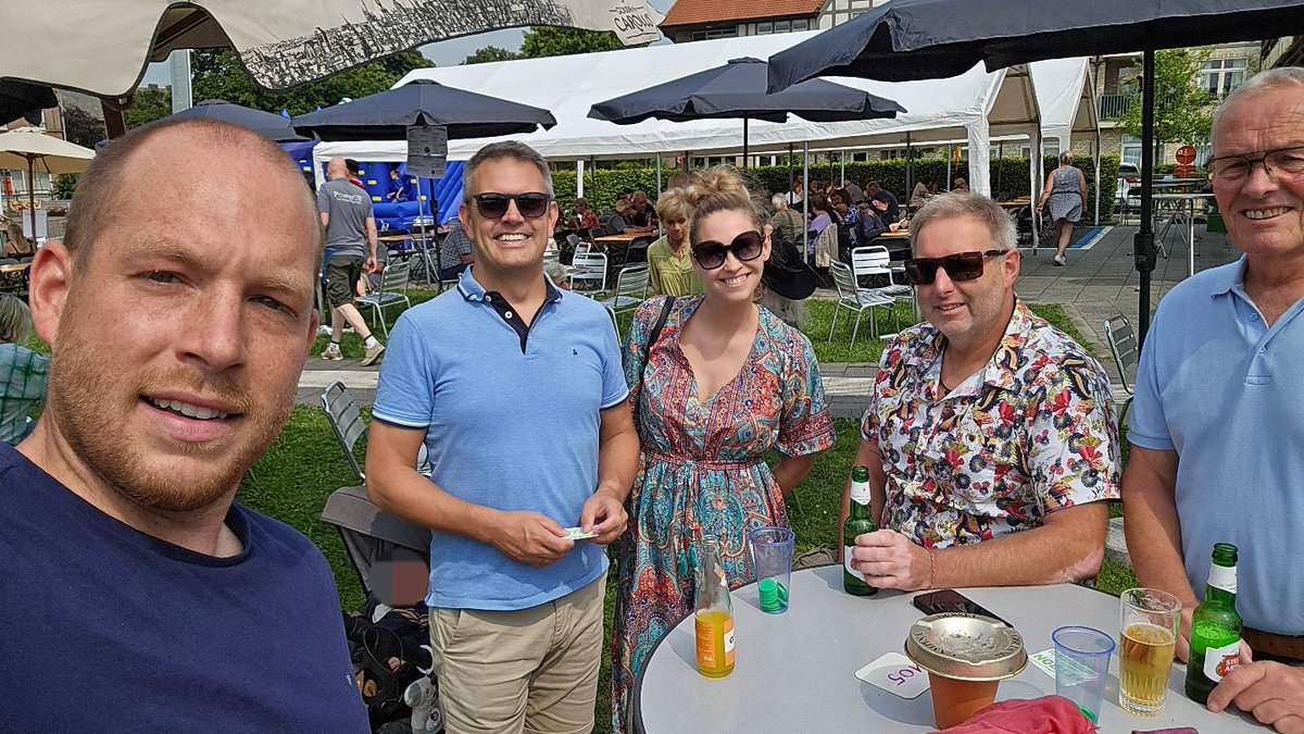 renderssteve's tweet photo. Vandaag waren we met een delegatie aanwezig op de jaarlijkse haringbak in Lichtaart, georganiseerd door de Sint-Antoniusgilde Lichtaart. 🎣 Een heerlijke en gezellige bijeenkomst! Dit jaar steunen ze met hun opbrengsten De Witte Bergen. 💪 https://t.co/M4HLrhfiVr