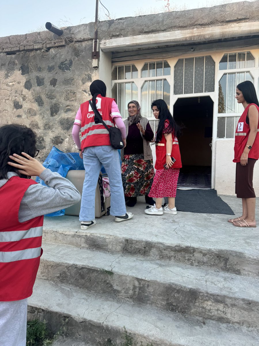 📌Ziyaret 2
Doğubayazıt Kızılay Kadın olarak Asırlık Çınarlarımızın her daim yanlarında olup onları ziyaret ederek ve hoş sohbetlerle vakitler geçiriyoruz.
#asırlıkçınar #kızılaykadın #hilalinkadınları #sensizolmaz