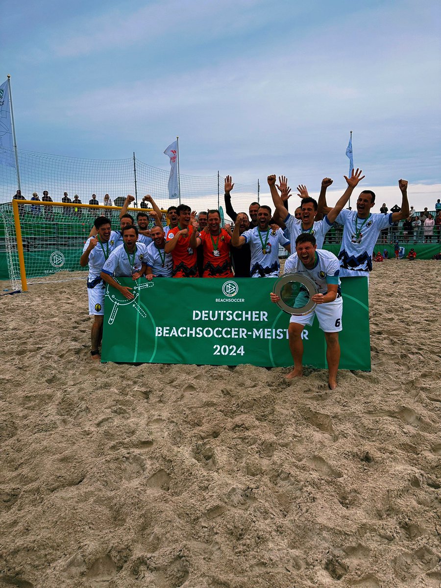 pramschuefer's tweet photo. Da es hier sonst keiner sagt: Die Bavaria Beach Bazis sind zum ersten Mal in ihrer zehnjährigen Vereinsgeschichte Deutscher Beachsoccer Meister 🏅 unsere Übertragung aus Warnemünde lief auf YouTube und Twitch 📺 https://t.co/cZ0lgfFTyY