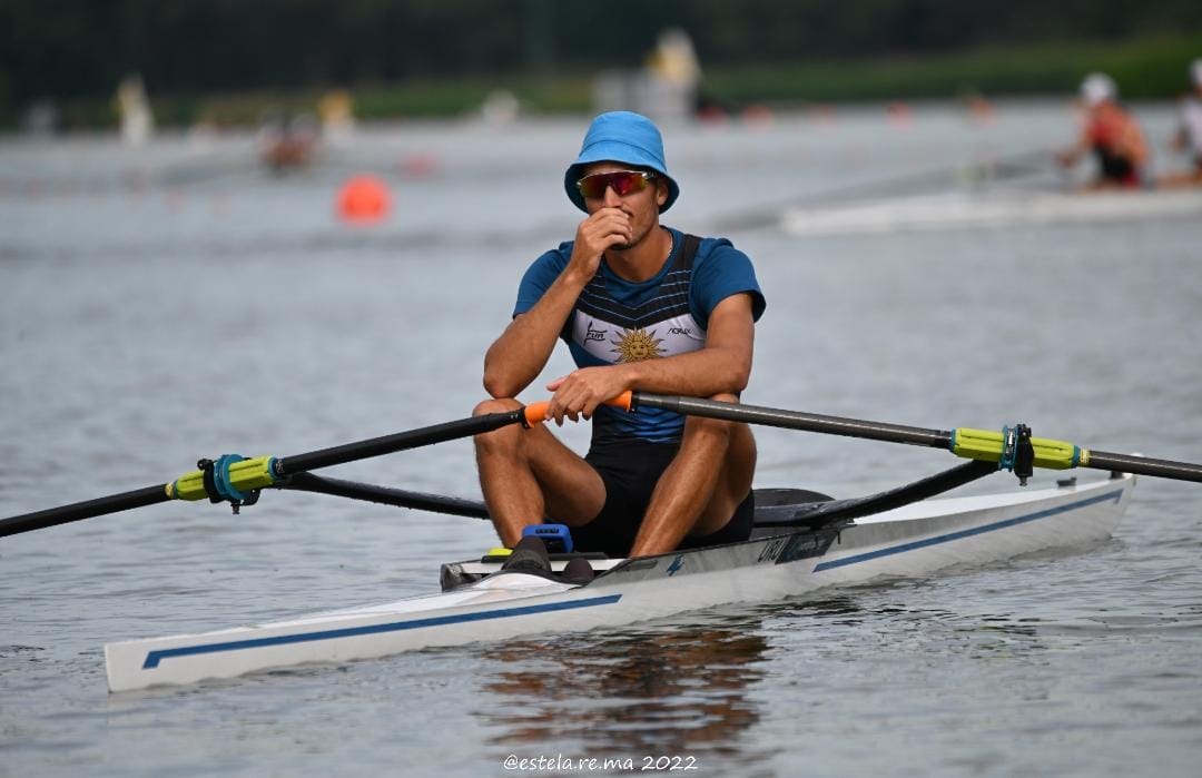 A_Cottini's tweet photo. #Remo Felipe Klüver 🇺🇾🚣🏻 avanzó al repechaje del single ligero en el Mundial que se está realizando en Canadá.

🔝 Fue segundo en la serie 2️⃣ con 6:56.81.

‼️ Irá este lunes a las 15:40 por meterse en las semifinales por medallas. https://t.co/RgalduOzNG