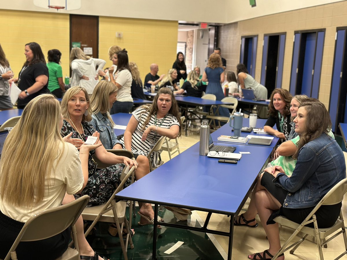 prairied203's tweet photo. Our Prairie Dogs were quick to begin their new adventures as we returned from summer. We are so excited to see where this year leads us. Happy New School Year!! #ANewAdventureBegins #Elevate203 #NeverStopLearning https://t.co/XnLmmz6yZN
