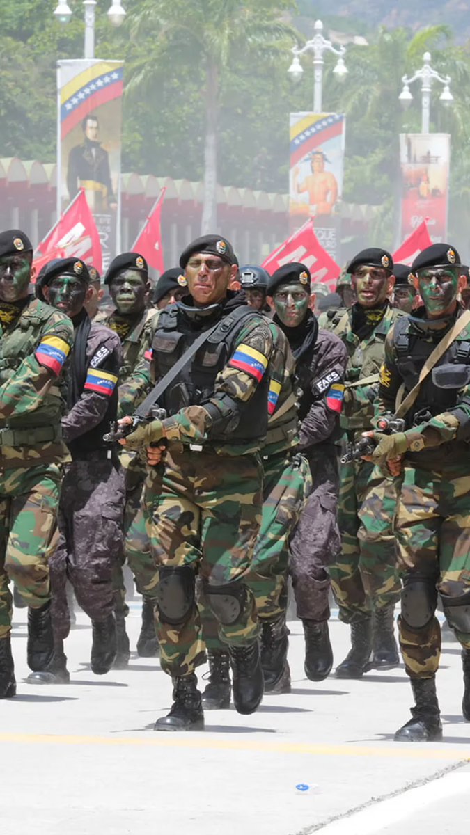 🚨| URGENTE: Anonymous filtra una conversación privada entre Nicolás Maduro, Diosdado Cabello y Padrino López donde corroboran la investigación realizada en colaboración con #CyberHunters y se demuestra el QUIEBRE de las FUERZAS ARMADAS de Venezuela que YA NO APOYAN a Maduro. 🇻🇪