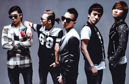 8KLIFE's tweet photo. Happy 18th anniversary to the greatest group ❤️ BIGBANG

#BIGBANG18thAnniversary https://t.co/G6lgnhgui1