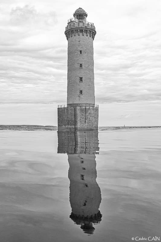 cain_cedric's tweet photo. Temps calme au phare de Kéréon.

#ouessant #iledouessant #lumieresdouessant #cedriccain #iroise #merdiroise #pharedekereon  #lighthouse #phare #kereon #magnifiquebretagne https://t.co/z9SM0fEMMq