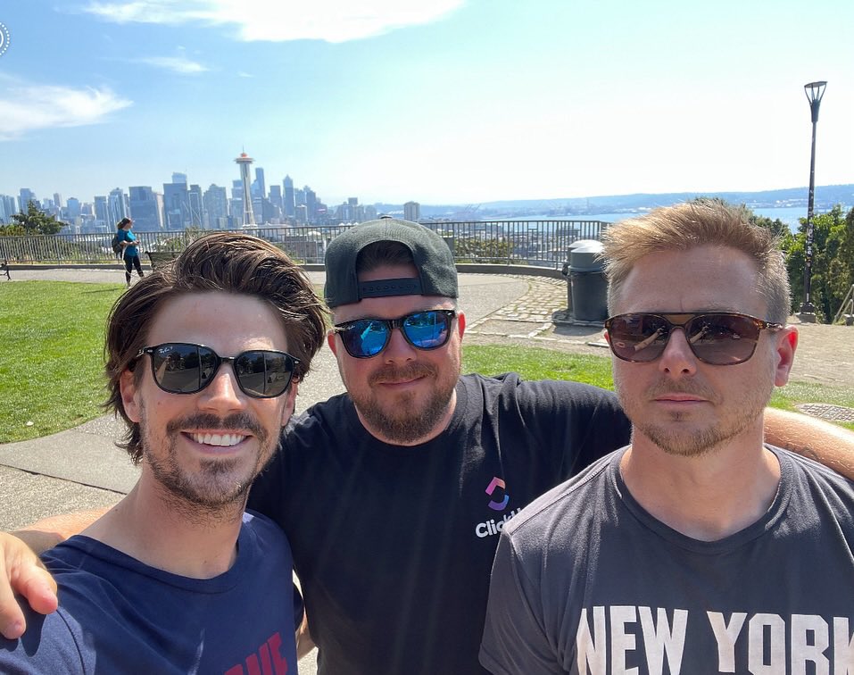 Grant Gustin Brasil tweet media