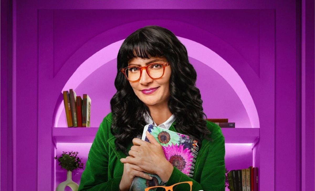 embi_channel's tweet photo. 💋👓 ¿QUÉ PASÓ CON LOS PERSONAJES QUE NO REGRESARON A "BETTY, LA FEA: LA HISTORIA CONTINÚA"? 🤔

Aunque la secuela de la novela más famosa de todos los tiempos se ha ganado el cariño del público, sentimos la ausencia de algunos rostros en esta nueva entrega de #PrimeVideo 🧵⤵️ https://t.co/SZiLTFM7Lk