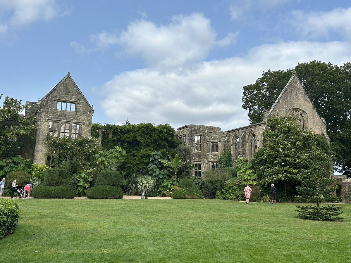 Mandy_Spring's tweet image. Lovely afternoon spent at #Nymans @nationaltrust in #WestSussex today.