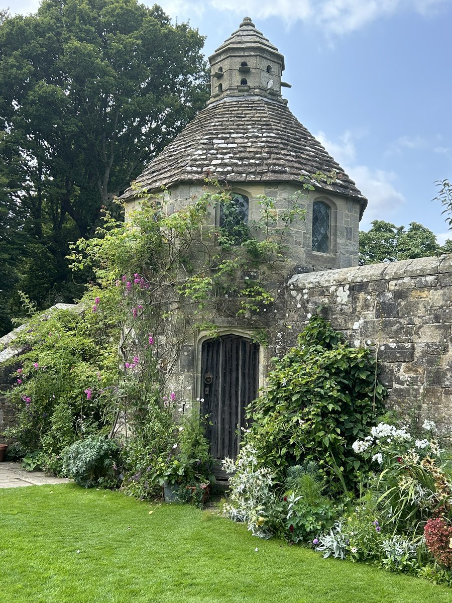 Mandy_Spring's tweet image. Lovely afternoon spent at #Nymans @nationaltrust in #WestSussex today.