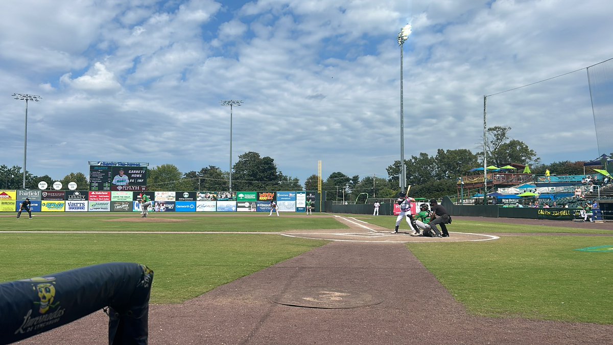 Admin has been slacking but the Cats haven’t. Bats come to life in the 5th and we’ve taken a 3-1 lead..
