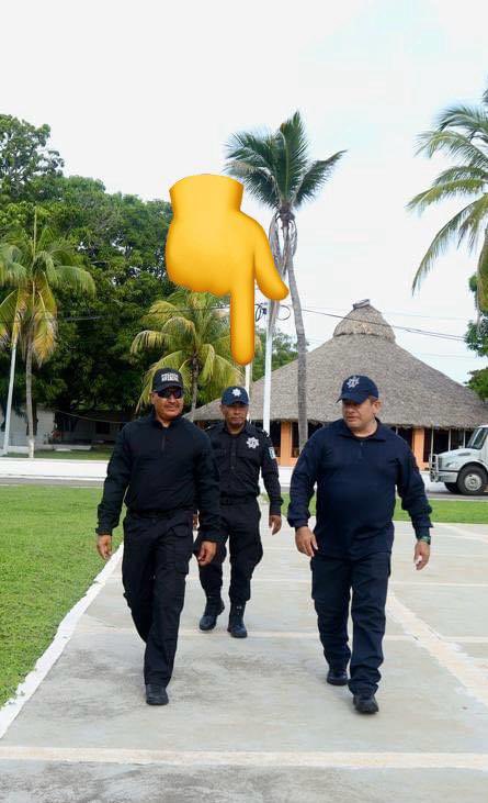 Al secretario <a href="/IvanGarcia_A/">Iván García Álvarez</a> no le importa burlarse del gobernador <a href="/salomonj/">Salomón Jara Cruz</a>, a parte que no destituyo a los 3 altos mandos en la <a href="/Policia_GobOax/">Policía Estatal</a>, por autorizar y participar en el “narco  corrido” gravado en las instalaciones d la UPOE con la autorización de Rodolfo Montero Arista