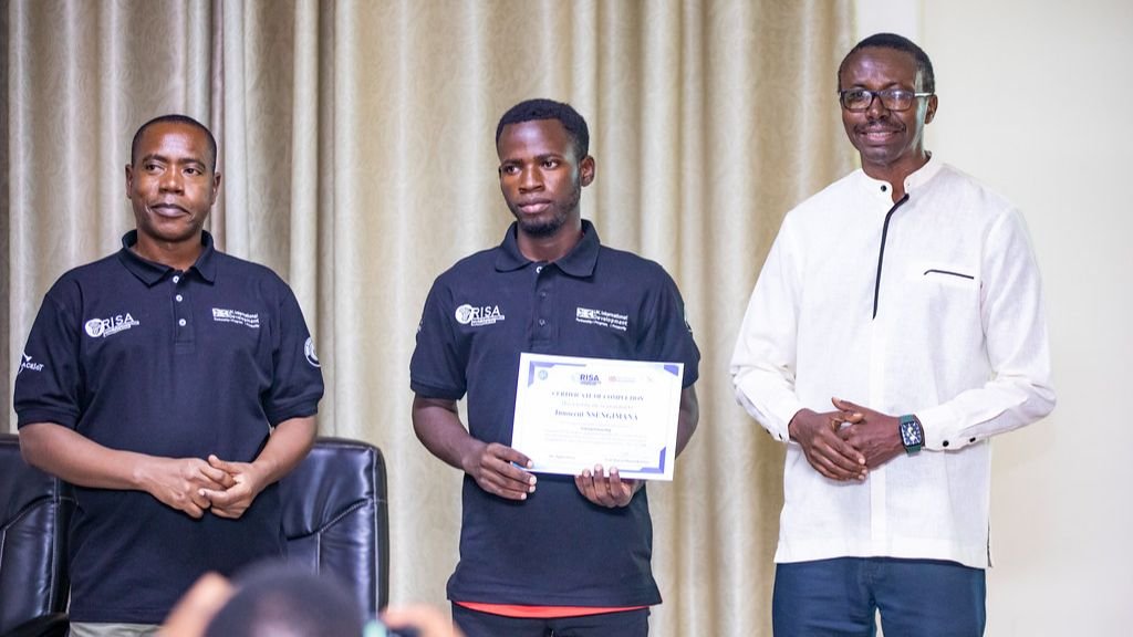 GengreenYic's tweet photo. An incredible 5-day AI &amp; IoT bootcamp at @ACEIoT 🤯 From coding to commercialization, this intensive program ignited my passion for innovation. 
Huge shoutout to the amazing faculty for their guidance! 🚀 Excited to turn ideas into reality and contribute to #AfricaRising. 🌍 #AI https://t.co/mh6OFSQHQx