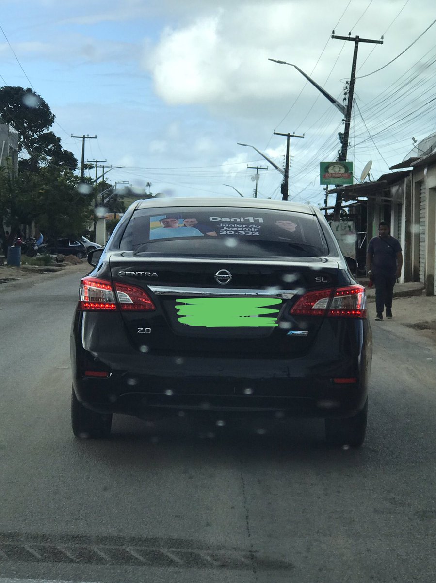 danips2's tweet photo. Vocês tem noção do absurdo que é um político PARAR literalmente uma RODOVIA. Com trio elétrico, crianças em cima de carros e em bancos da frente, pessoas bebendo e dirigindo. Um show de horrores acontecendo na RODOVIA AL-101.

#eleicoes2024 #maragogi #rodoviaAL101 #TSE https://t.co/SwELwXJfS1
