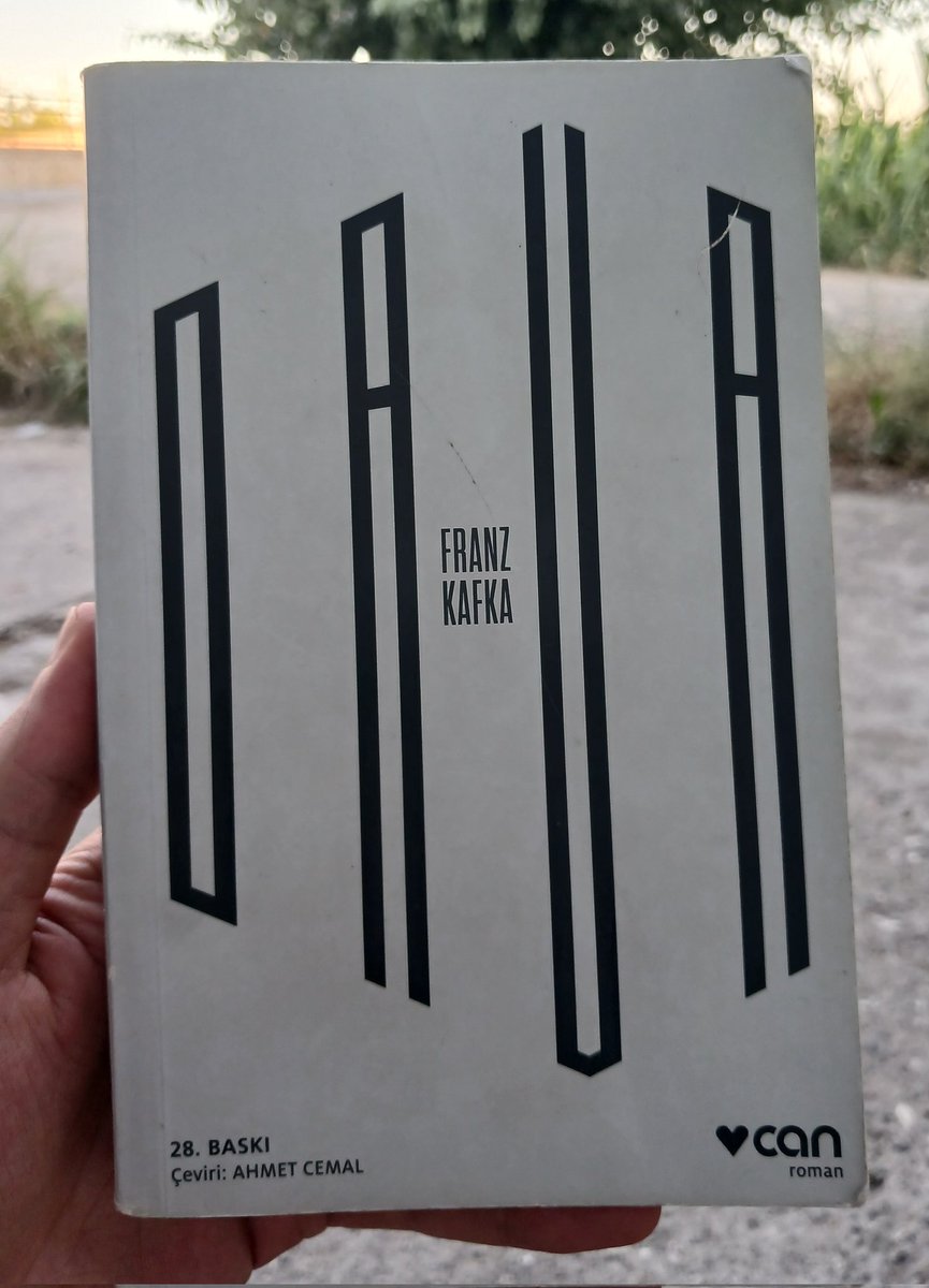 "Biri. Josef K.'ya iftira etmiş olmalıydı, çünkü kötü bir şey yapmamış olmasına karşın bir sabah tutuklandı."
Franz Kafka/ Dava