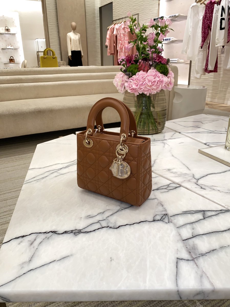 h_gifts1's tweet photo. DIOR 

سمول ليدي ديور 🤎😍

25,000 ﷼ https://t.co/JHpbuhLwYy