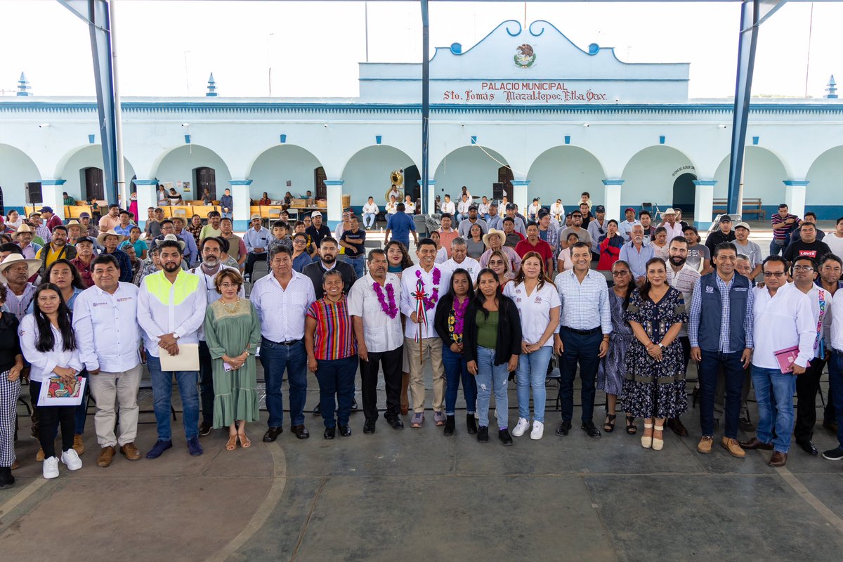 En Santo Tomás Mazaltepec, el Gobernador <a href="/salomonj/">Salomón Jara Cruz</a> presentó la estrategia Trabajo que Transforma tu Municipio, con la que se invertirá en diversos programas, obras y acciones para consolidar la Reparación Histórica de los Pueblos y contribuir al bienestar de la población.