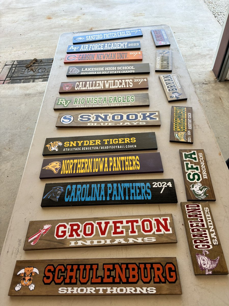 CoachTravelin's tweet photo. It’s clear coat day…..10 orders are pictured here and I have 4 more to start! It’s a busy time of year! https://t.co/1I6zhEBOO4