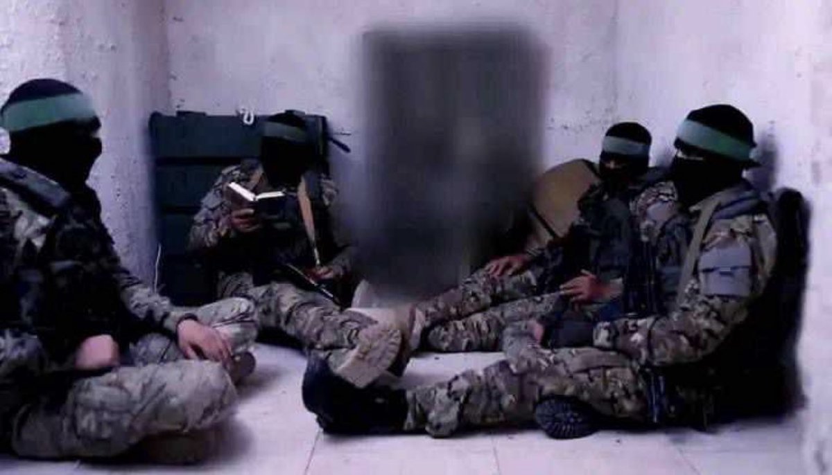 317 يوماً وهم يُذلون واحداً من أقوى جيوش العالم
317 يوماً وهم يُقيمون الحُجَّة على جيوش المسلمين 
317 يوماً لم يركعوا فيها إلا لله
يا عِزَّنا، وفخرنا 💚