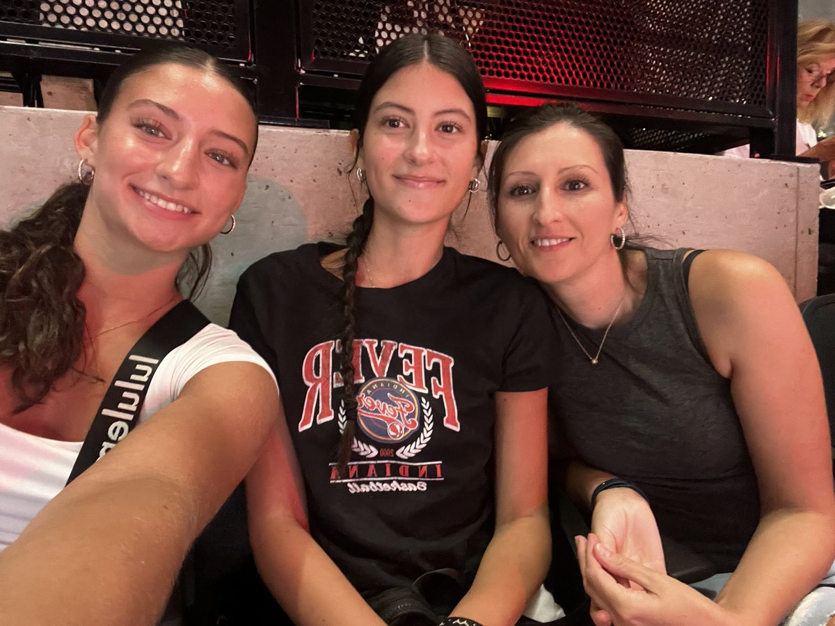 amy_davis52's tweet photo. In from Pittsburgh. Seeing our 2nd game this weekend 🏀💪🏻 Let’s Go Fever! #FeverGameNight https://t.co/wGUs3Pixj4