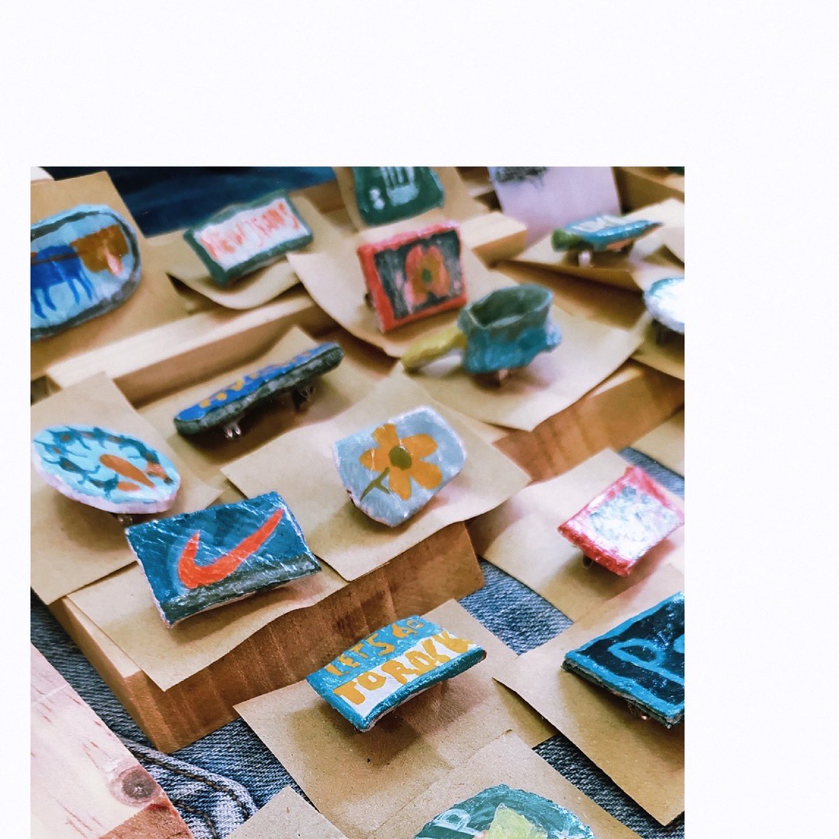Junrizky_'s tweet photo. Halo gess 
These weird pins are available on IG: @toko_granpa 

Lets go 🖤🧷🧷 https://t.co/yQvkUTMBZh