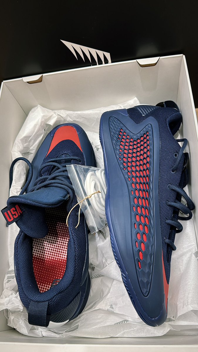 NNavram's tweet image. These are so cold 🥶🇺🇸 and I’m not typically a fan of USA themed kicks! That white lace swap is about to be ⛽️🔥 @snkr_twitr #BelieveThat ///