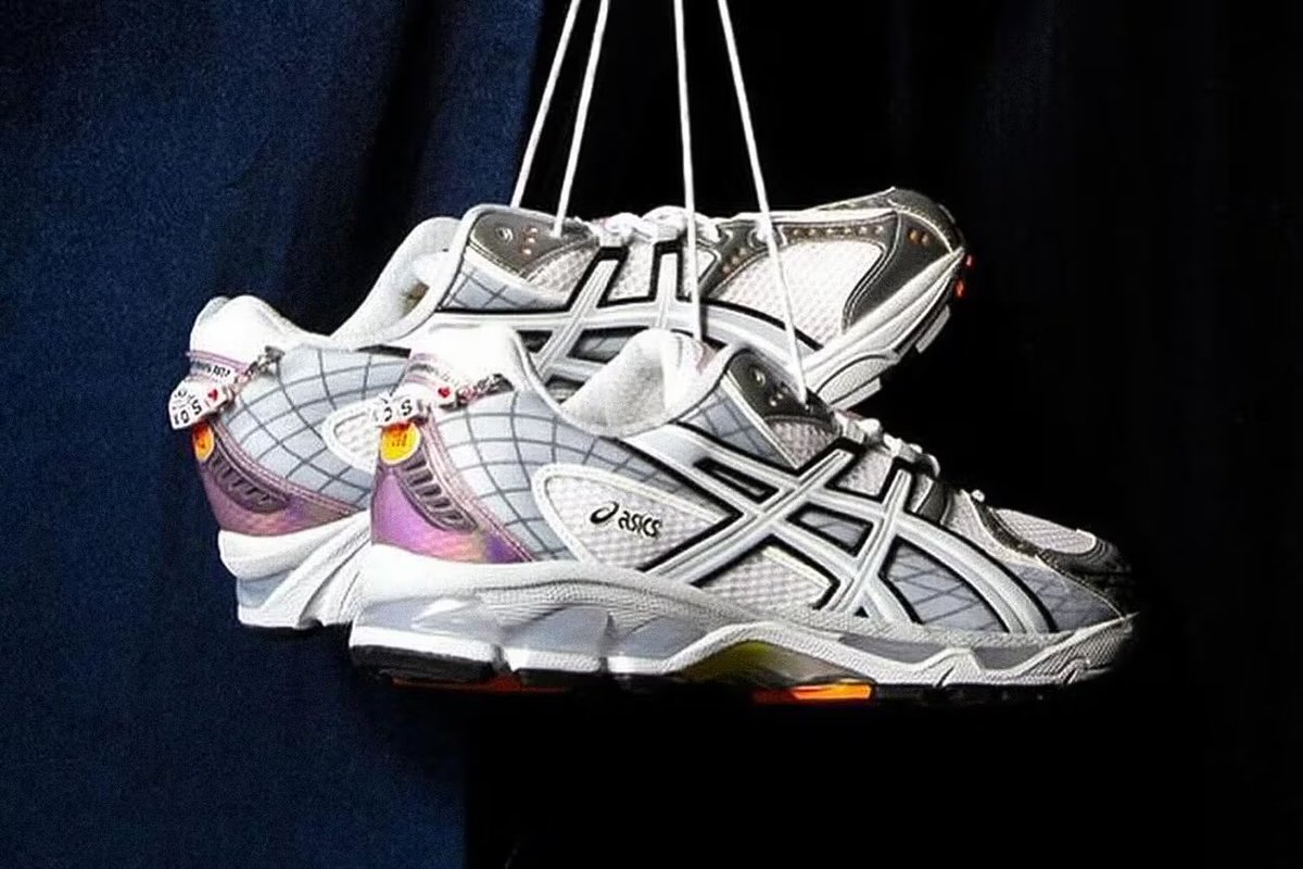 MLFootball's tweet photo. NEWS: #Texans WR Stefon Diggs announced his new signature shoe with ASICS.

“The ASICS GEL-NIMBUS 10.1.”

👀 https://t.co/HEHUY2xsdF