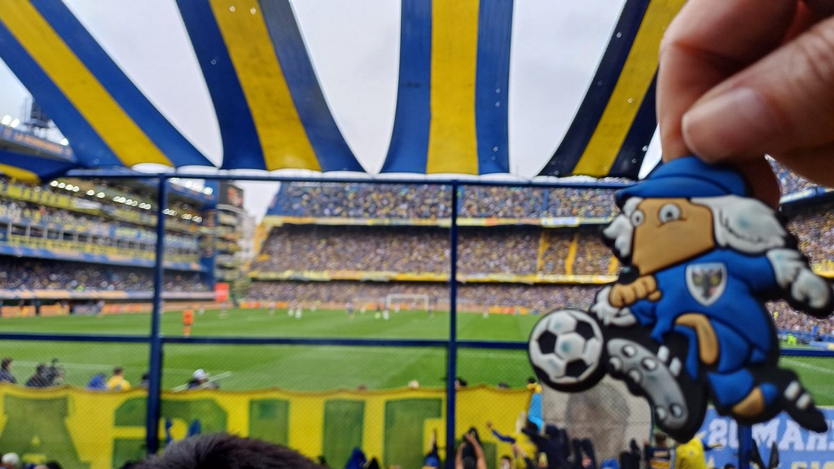 TeachesPrimary's tweet photo. Madness 💛💙 @BocaLondres #afcw https://t.co/dHh2iiwITH