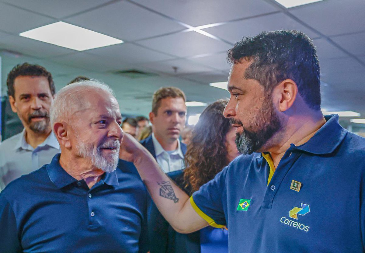 Em encontro com o presidente dos Correios, Fabiano Silva dos Santos (<a href="/Fabianoprerro/">Fabiano Silva dos Santos</a>), o Presidente da República, Luiz Inácio Lula da Silva, parabenizou o desempenho da estatal na logística do #CPNU - Concurso Público Nacional Unificado. 📄📦✈️🛳️ 

📸<a href="/ricardostuckert/">Ricardo Stuckert</a>