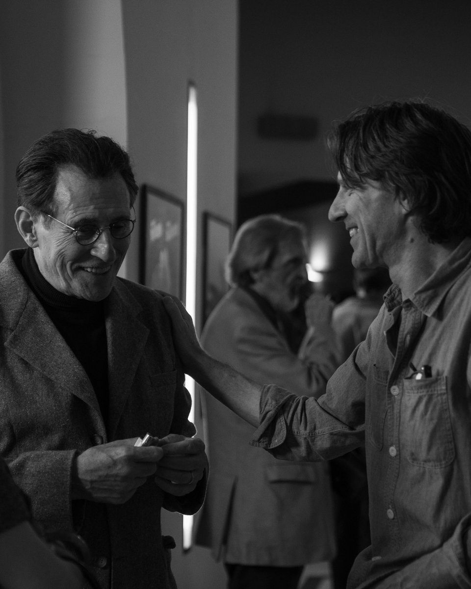 MagnoliaPics's tweet photo. Legacy in the making. Director James Marsh with Gabriel Byrne and Aidan Gillen behind the scenes of #DanceFirst 🎥 https://t.co/urighkvOfh