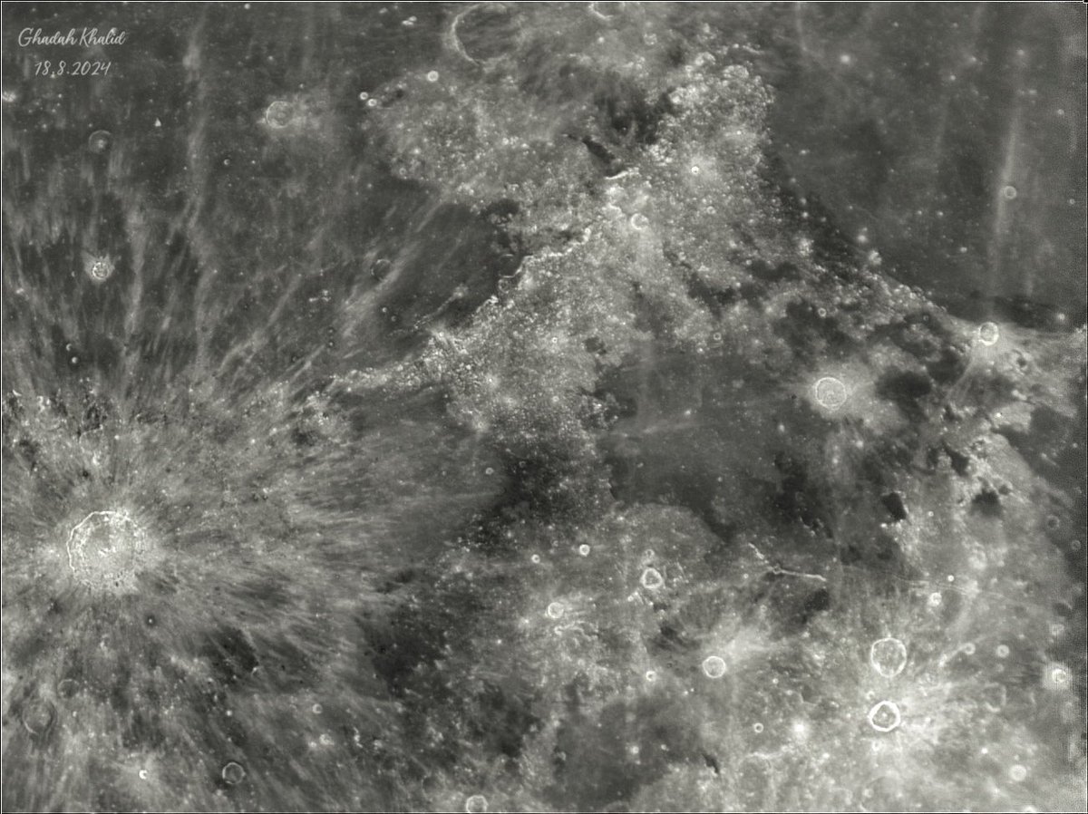 Reaching once more for the glow that has always guided us 🌕✨

بعد ليالي مليانة رصد غير موثّق بسبب مشكلة في الكاميرا، اليوم قررَت ترجع تباشر بالعمل 🥳