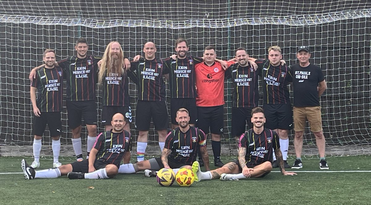 .<a href="/StPauliOnSea/">StPauliOnSea</a> 1️⃣ (<a href="/JSCB1986/">Jamie Brown</a> )
<a href="/FarkeKnights/">The Farke Knight Rises 💛🖤</a> 0️⃣

A highly competitive &amp; well contested game as always… but we take home the #Southend Community Cup this time🏆!
But most importantly we have raised £400 for <a href="/SouthendFoodBan/">Southend Foodbank</a> !
Thank you so much for your support!
🤎🤍
#fcsp