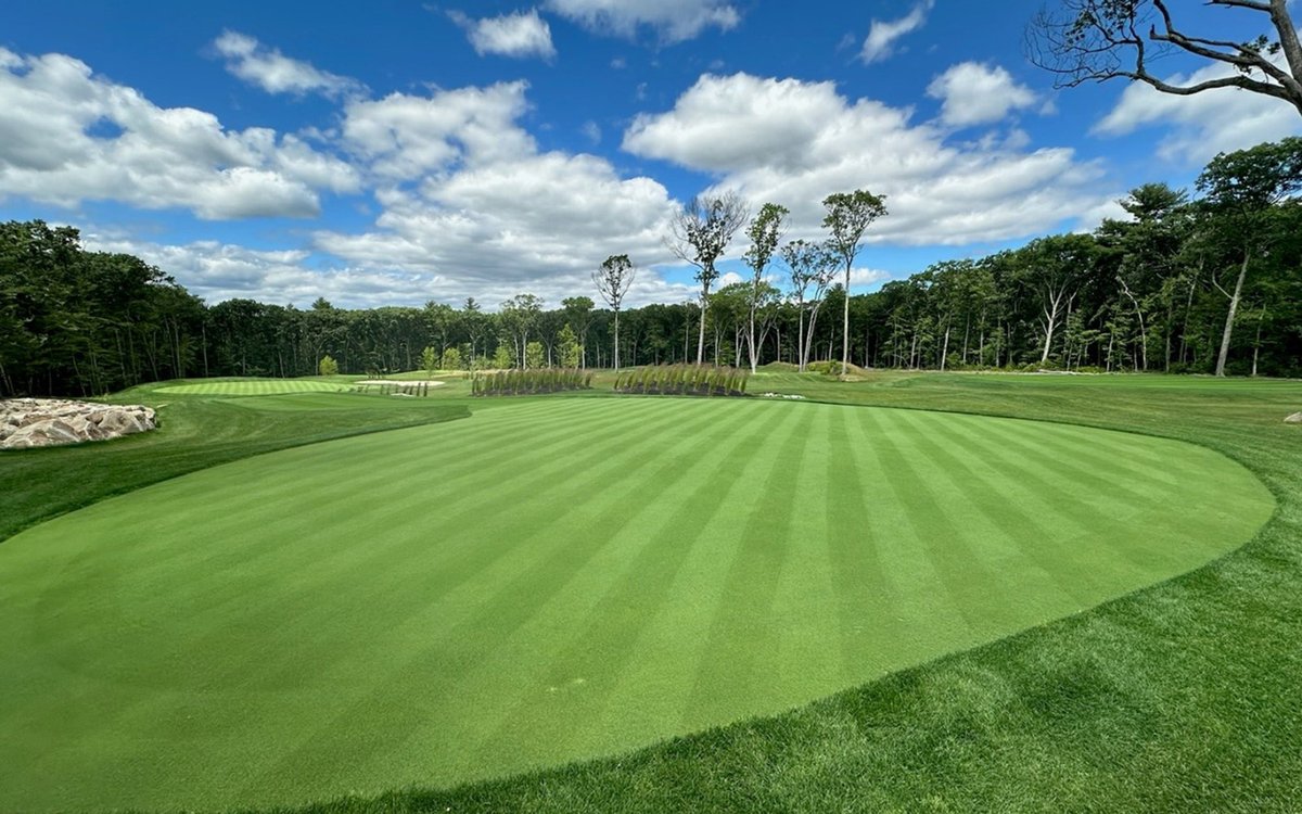 Have you played The Acorn <a href="/shiningrockgc/">Shining Rock GC</a>? This new short course opened in July and is worth a visit (or two): par3nearme.com/course/the-aco…

#par3 #par3golf #par3nearme