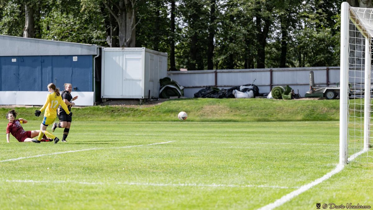 HuntlyFCWomen's tweet photo. 🧡🖤Laura Parsley scores the equaliser in today`s 1-1 draw with Ross County at Safelift Christie Park🖤🧡

Laura is sponsored by:
Coach Doni &amp; Jane Harkin https://t.co/63vk1bTKU9