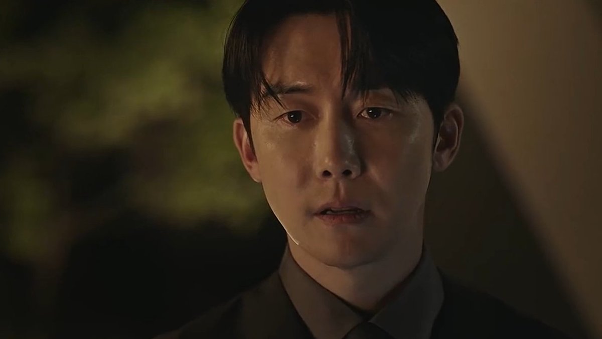mykdramanotes's tweet photo. no wonder even woojin knows because these two disgusting cheaters are too brazen and shameless with their affair cant even bother to be careful to not get caught, hooking up at the workplace, holding arms near his family house, doing wedding shots🤢 #goodpartnerEP3 #goodpartner https://t.co/YPJjZLKop0