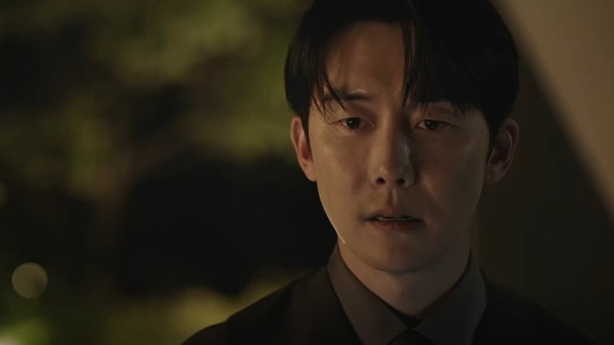mykdramanotes's tweet photo. no wonder even woojin knows because these two disgusting cheaters are too brazen and shameless with their affair cant even bother to be careful to not get caught, hooking up at the workplace, holding arms near his family house, doing wedding shots🤢 #goodpartnerEP3 #goodpartner https://t.co/YPJjZLKop0