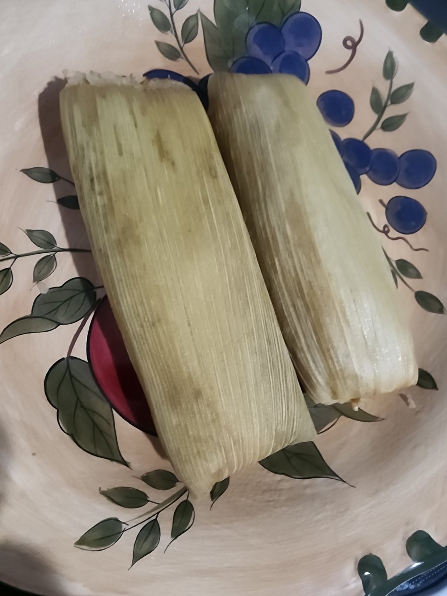 Anthony38645781's tweet image. #CornHusk #Steamed #Tamales #Unwrapped 😘