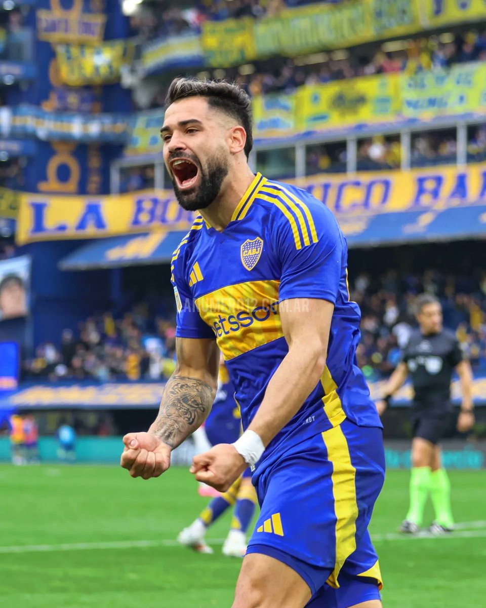 GuidoFranck's tweet photo. #Boca venció 3-2 a #SanLorenzo con goles de #Giménez, #Saracchi y #Merentiel y se ubica a 4pts del lider en la #LPF. Flojo 1T, mejoró con los cambios (otra mala lectura previa del DT). Para destacar el ST fue amplio dominador y pudo darlo vuelta. Aaron Anselmino y Giménez figuras https://t.co/1xW4fojsw9