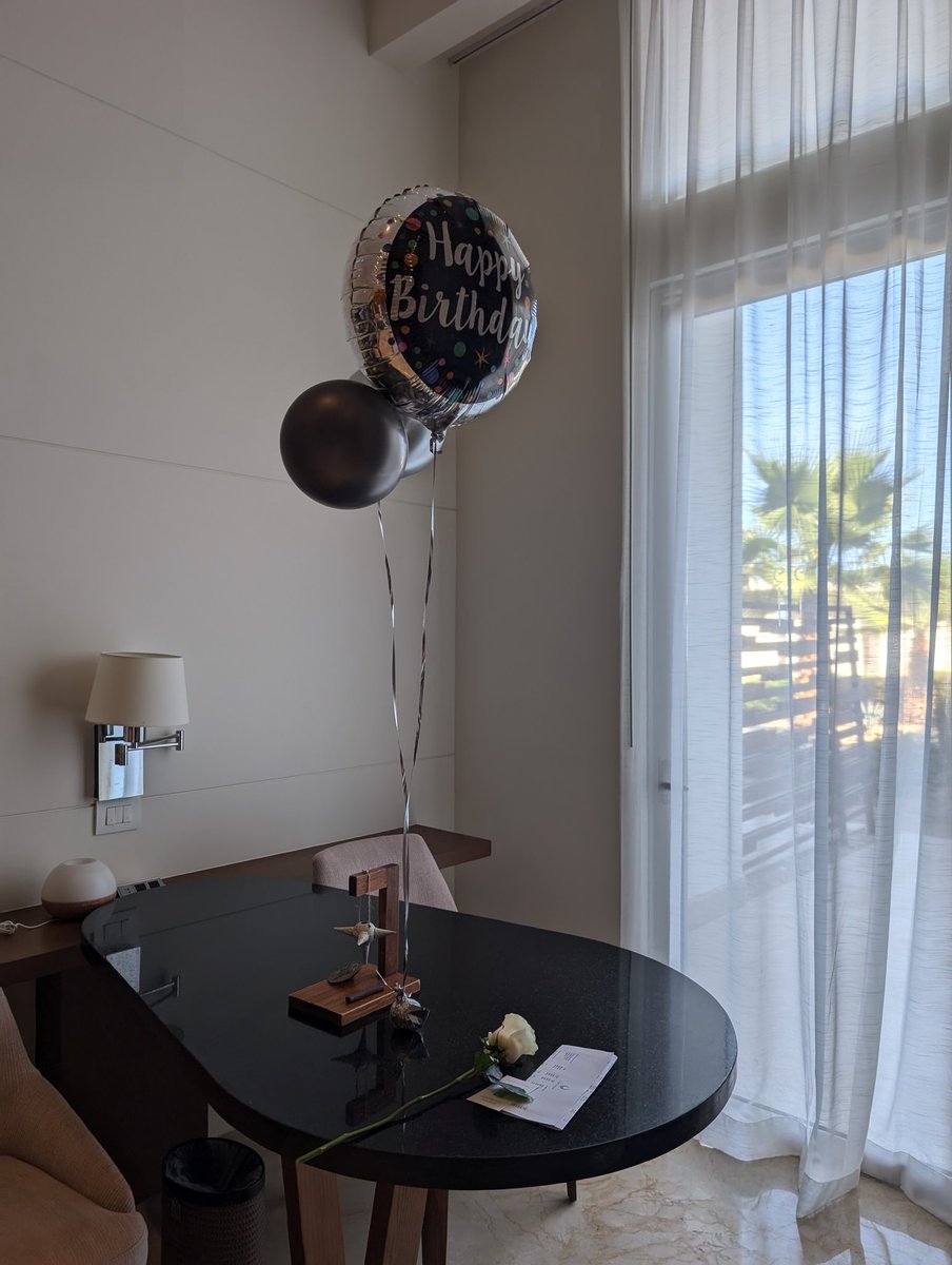 Hotarupanda21's tweet photo. Wishing a wonderful balloon day to a very special kitten 🐈💖 🎂 https://t.co/yrTOD8yQ3T