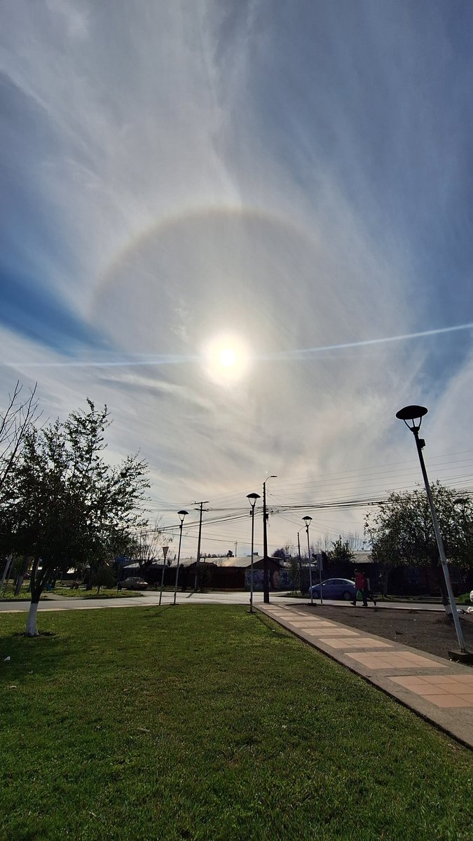 OpazoSamuel's tweet photo. 16:24⏰️ Halo solar 😎 10° en  #Chillán @Sepulinares 👍🏻 saludos  #FelizDomingo https://t.co/W7BgX4g43u