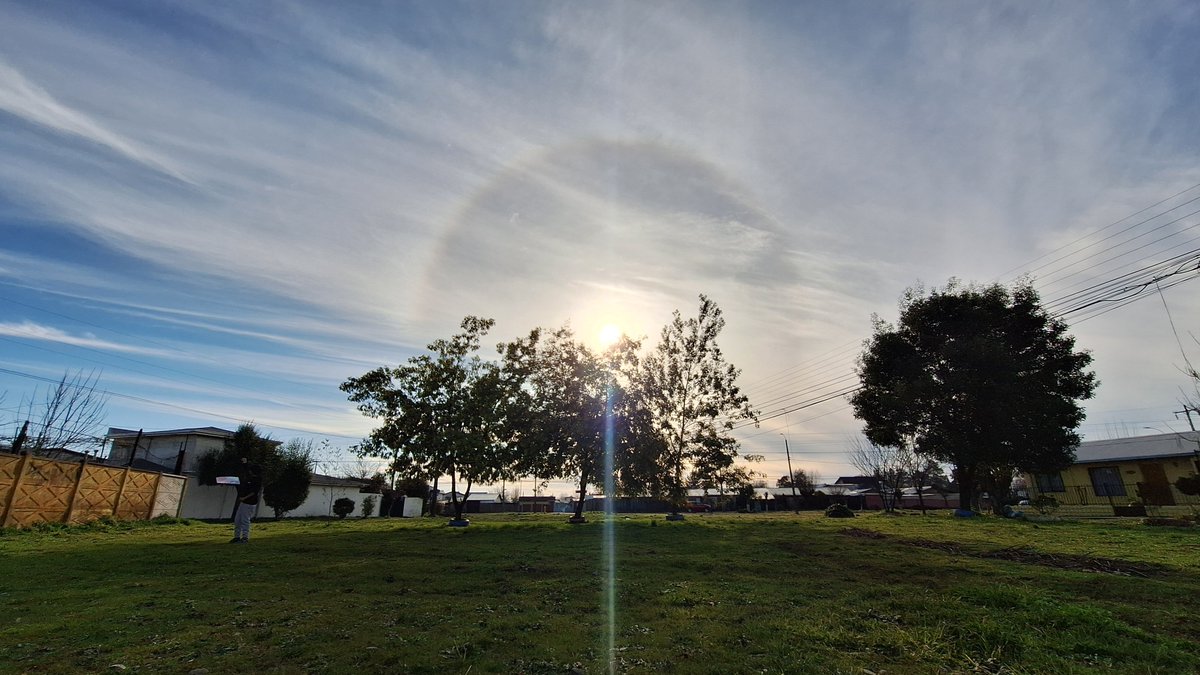 OpazoSamuel's tweet photo. 16:24⏰️ Halo solar 😎 10° en  #Chillán @Sepulinares 👍🏻 saludos  #FelizDomingo https://t.co/W7BgX4g43u