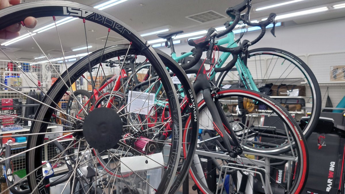 KUROKUR69311760's tweet image. ＃NOVATEC ＃ノバテック ＃JACKY451 #シマノ11速フリーホイール
藤枝のリサイクルショップに昨日寄ったら、ノバテックのシマノフリー11S用ミニベロ451ホイルが税込み9900円付属品フルセット美品で安く売ってたので現在、韋駄天忍使ってるので使わないかもですが、とりあえず安🙀て事で買って来ました😅