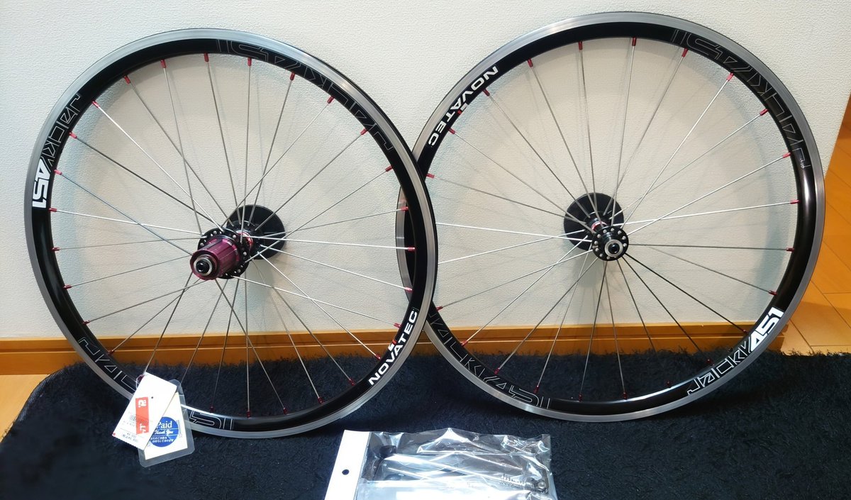 KUROKUR69311760's tweet image. ＃NOVATEC ＃ノバテック ＃JACKY451 #シマノ11速フリーホイール
藤枝のリサイクルショップに昨日寄ったら、ノバテックのシマノフリー11S用ミニベロ451ホイルが税込み9900円付属品フルセット美品で安く売ってたので現在、韋駄天忍使ってるので使わないかもですが、とりあえず安🙀て事で買って来ました😅